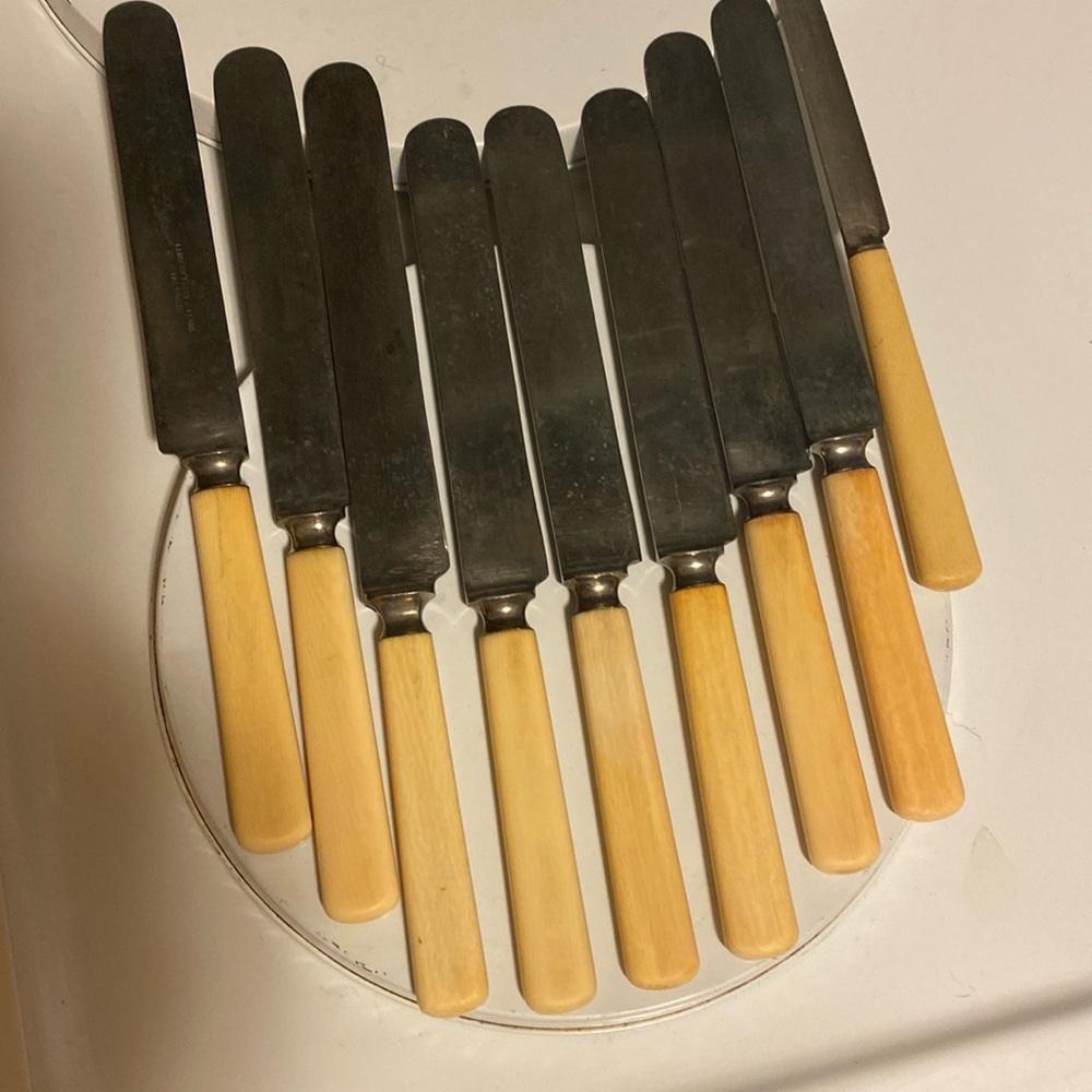 Landers Frary & Clark Butter Knives/Bakelite Handles?/Set of 8 +1